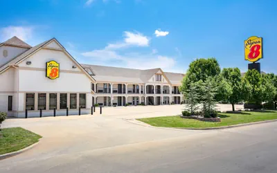 Photo 2 - Super 8 by Wyndham City of Moore