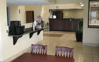 Photo 2 - Carolina Inn & Suites of Lake Norman