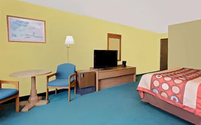 Photo 3 - Super 8 by Wyndham Sturgeon Bay