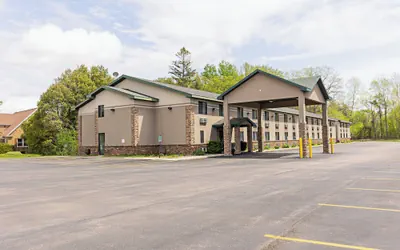 Photo 2 - Quality Inn & Suites Marinette
