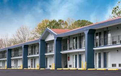 Photo 2 - Super 8 by Wyndham Locust Grove