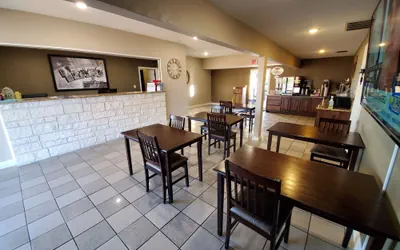 Photo 4 - Super 8 by Wyndham Abilene North