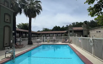 Photo 2 - Travelodge by Wyndham Redding CA