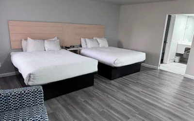 Photo 5 - Travelodge by Wyndham Redding CA