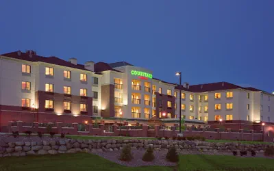 Photo 2 - Courtyard by Marriott Madison East