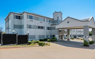 Super 8 by Wyndham Weatherford