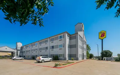 Photo 2 - Super 8 by Wyndham Weatherford
