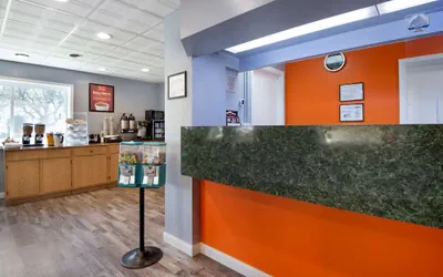 Photo 4 - Econo Lodge Cortland Downtown