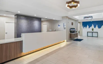 Photo 4 - Best Western Valencia/Six Flags Inn & Suites