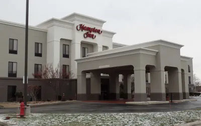 Photo 2 - Hampton Inn Bowling Green