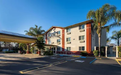 Photo 2 - Comfort Inn Gilroy