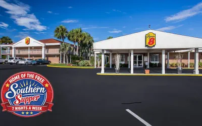 Photo 2 - Super 8 by Wyndham Lake City