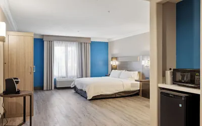 Photo 5 - Holiday Inn Express Hotel & Suites Vacaville by IHG