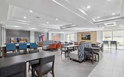 Holiday Inn Express Hotel & Suites Vacaville by IHG