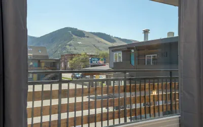 Photo 2 - Bel Aire Motel