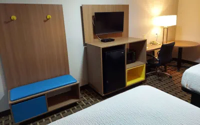 Photo 3 - Days Inn & Suites by Wyndham Huntsville