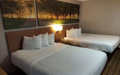 Photo 4 - Days Inn & Suites by Wyndham Huntsville