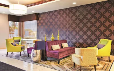 Photo 3 - La Quinta Inn & Suites by Wyndham Tampa Bay Area-Tampa South