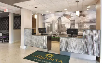 Photo 5 - La Quinta Inn & Suites by Wyndham Tampa Bay Area-Tampa South