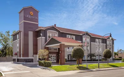 Photo 2 - La Quinta Inn & Suites by Wyndham Tampa Bay Area-Tampa South