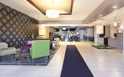 Photo 4 - La Quinta Inn & Suites by Wyndham Tampa Bay Area-Tampa South