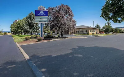 Photo 2 - Americas Best Value Sandman Inn