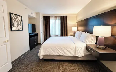 Photo 3 - Staybridge Suites Middleton Madison-West by IHG
