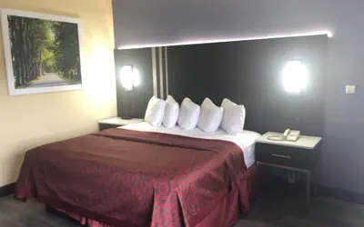 Photo 4 - Days Inn by Wyndham Grove City Columbus South