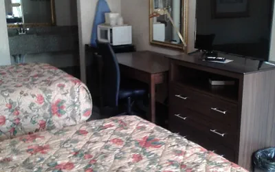 Photo 4 - Budget Inn Express