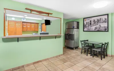 Photo 3 - Super 8 by Wyndham Waynesburg