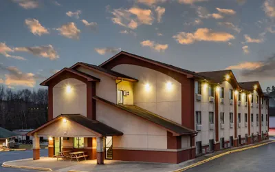 Photo 2 - Super 8 by Wyndham Waynesburg