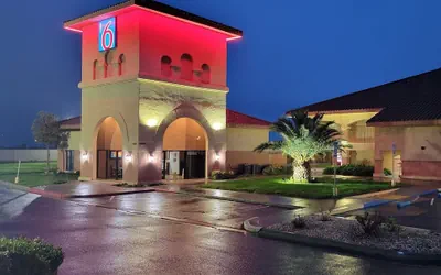 Photo 2 - Motel 6 Santa Nella, CA - Los Banos