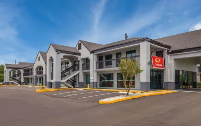 Photo 2 - Econo Lodge Mobile Airport Blvd.