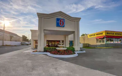 Photo 2 - Motel 6 Jacksonville, NC
