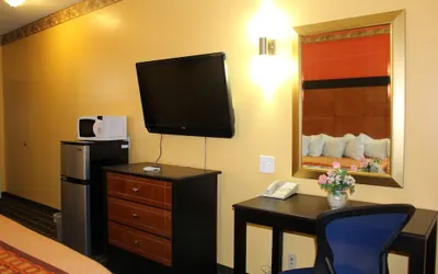 Photo 5 - Magnolia Inn And Suites