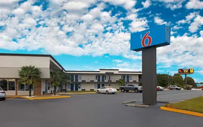 Photo 2 - Motel 6 McDonough, GA