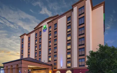 Holiday Inn Express & Suites Houston - Memorial Park Area by IHG