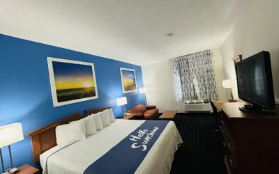 Photo 2 - Days Inn & Suites by Wyndham Cambridge