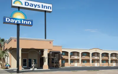 Photo 2 - Days Inn by Wyndham El Centro
