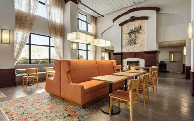 Photo 4 - Hampton Inn & Suites San Marcos