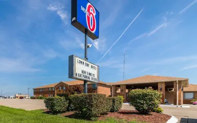 Photo 2 - Motel 6 Marion, IL