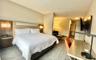 Photo 4 - Holiday Inn Express & Suites Elyria by IHG