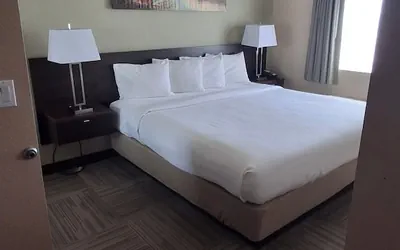 Photo 5 - Island Suites