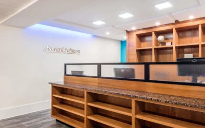 Photo 3 - Howard Johnson by Wyndham Quincy/Boston