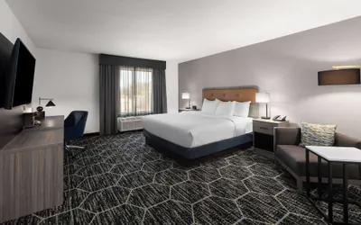 Photo 2 - La Quinta Inn & Suites by Wyndham Meridian