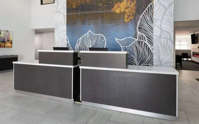 Photo 3 - La Quinta Inn & Suites by Wyndham Meridian