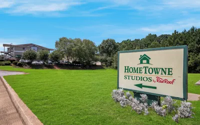 HomeTowne Studios by Red Roof Covington, GA