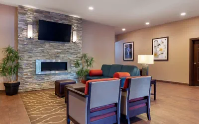 Photo 5 - Comfort Inn & Suites Fayetteville - University Area