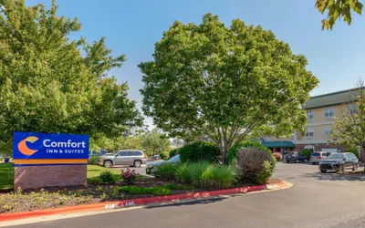 Photo 2 - Comfort Inn & Suites Fayetteville - University Area