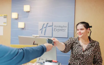 Holiday Inn Express Hotel & Suites Manchester Airport by IHG